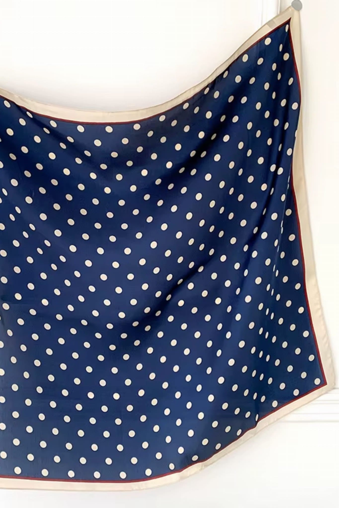 Apaszka, Model: FJ201-3//T40//19, Kolor: granatowy, Skład materiału: 100% Poliester, Przeznaczenie: Wielosezonowe, Wymiary(długość/szerokość): 70cm/70cm (Apaszka, zdjęcie 4)