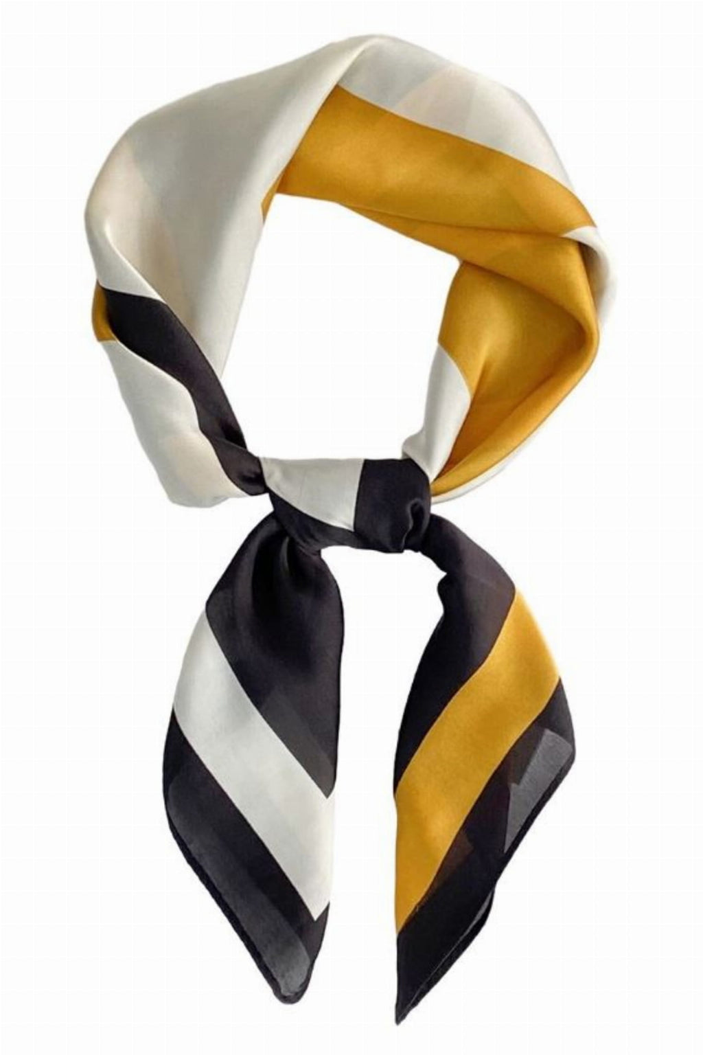 Apaszka w użyciu, stylowo zawiązana na szyi, dodająca elegancji gładkiej białej koszuli | KAMEA | Spironik.pl