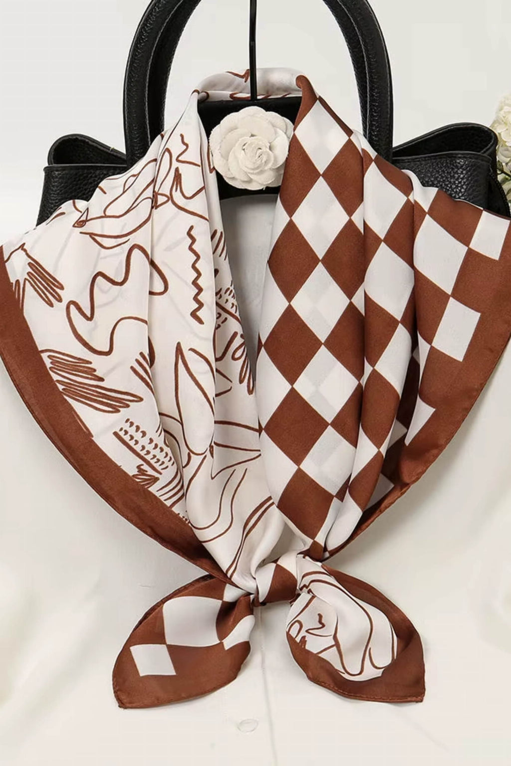 Apaszka w stylu boho, idealna do noszenia na co dzień lub na specjalne okazje | KAMEA | Spironik.pl