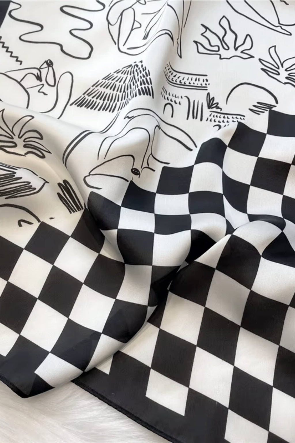 Apaszka w stylu streetwearowym, idealna do noszenia z białą koszulą lub czarnym trenczem | KAMEA | Spironik.pl