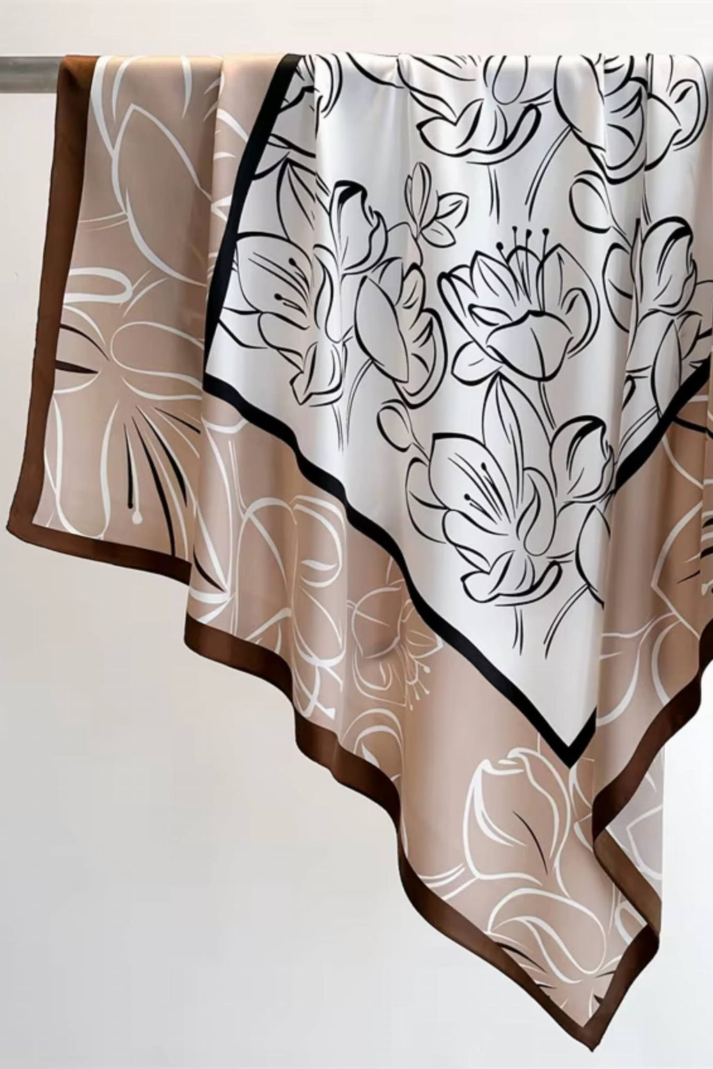 Detal apaszki z 100% poliestru, gładkiej i lekkiej, przypominającej jedwab | KAMEA | Spironik.pl