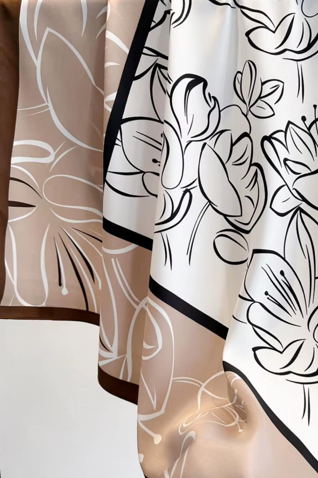 Apaszka noszona na szyi, dodająca elegancji codziennym stylizacjom | KAMEA | Spironik.pl