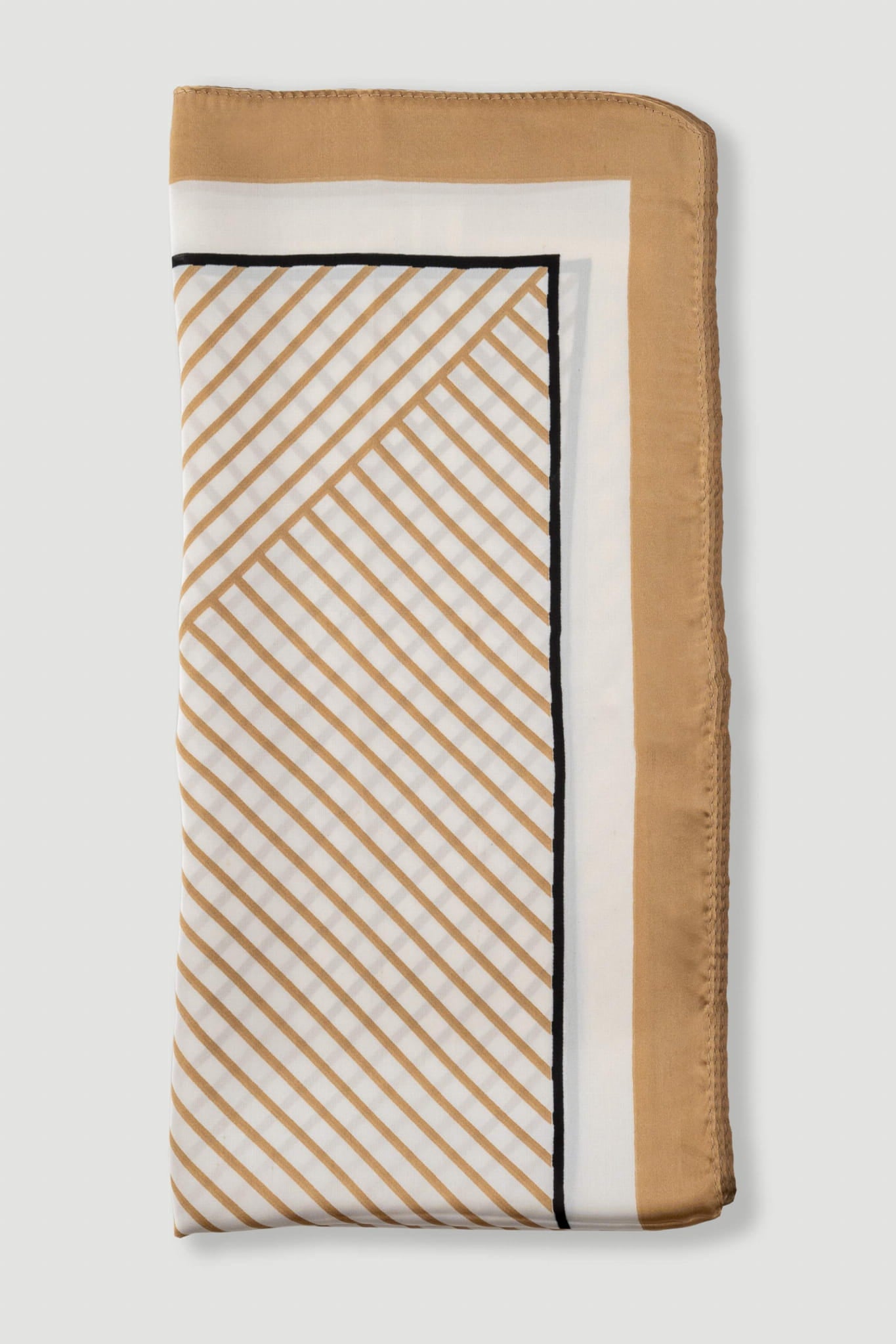 Apaszka w beżowe paski układająca się na szyi, idealna do codziennych stylizacji | KAMEA | Spironik.pl