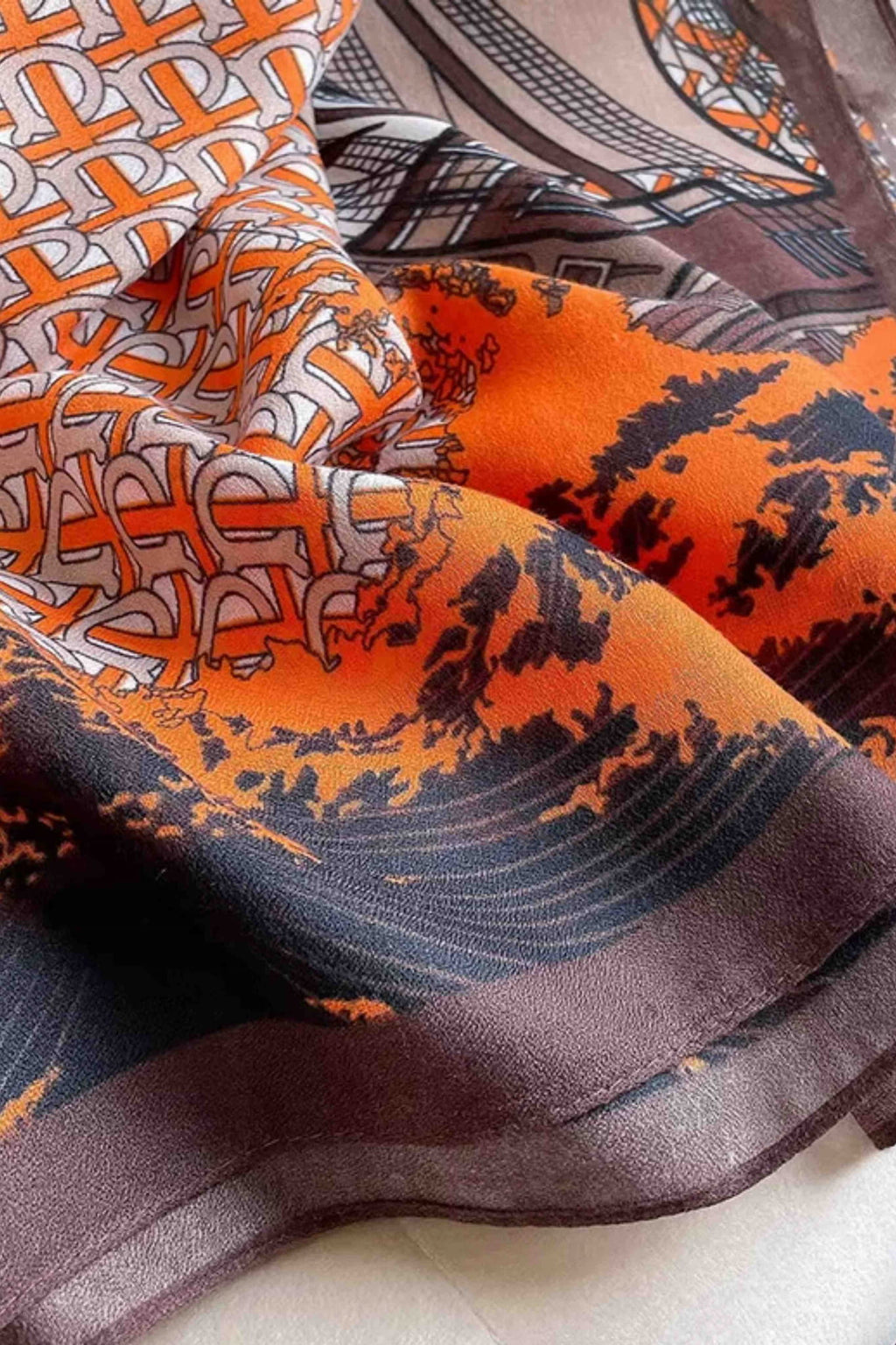 Apaszka, Model: F347-1//T35//14, Kolor: pomarańczowy, Skład materiału: 100% Poliester, Przeznaczenie: Wielosezonowe, Wymiary(długość/szerokość): 90cm/90cm (Apaszka, zdjęcie 2)