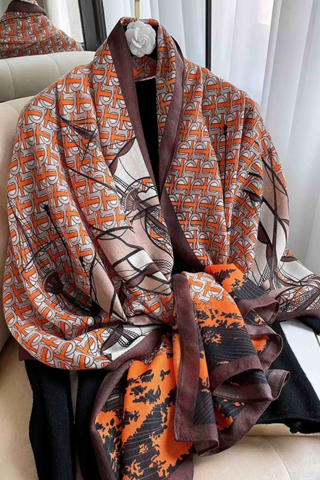 Apaszka, Model: F347-1//T35//14, Kolor: pomarańczowy, Skład materiału: 100% Poliester, Przeznaczenie: Wielosezonowe, Wymiary(długość/szerokość): 90cm/90cm (Apaszka, zdjęcie 4)