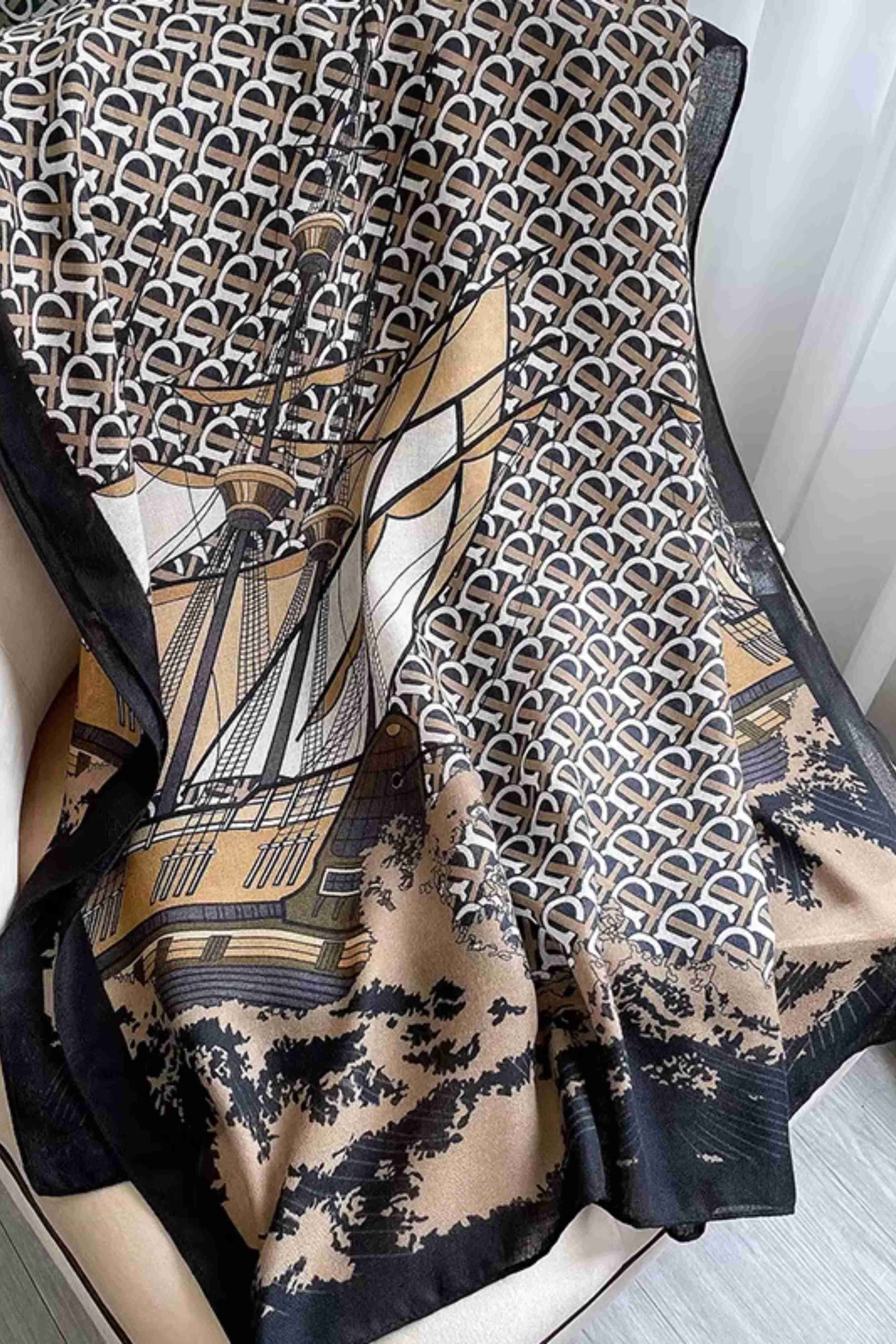 Apaszka, Model: F347-2//T35//14, Kolor: beżowy, Skład materiału: 100% Poliester, Przeznaczenie: Wielosezonowe, Wymiary(długość/szerokość): 90cm/90cm (Apaszka, zdjęcie 3)