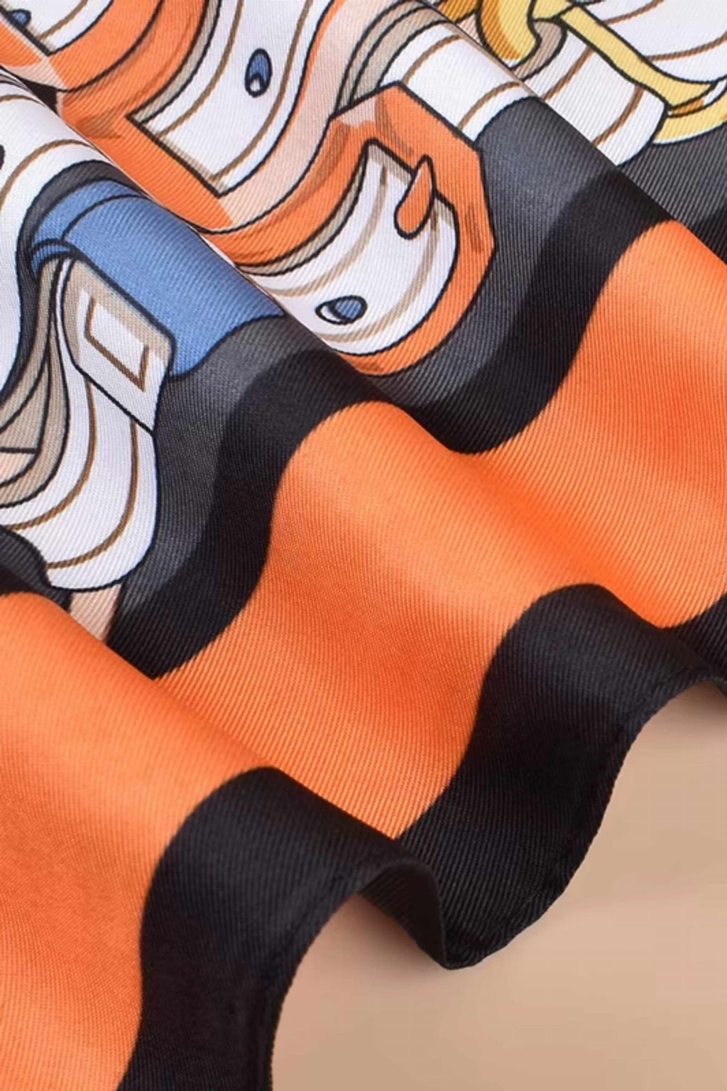 Widok z boku apaszki, ukazujący jej elegancki krój i fakturę materiału | KAMEA | Spironik.pl