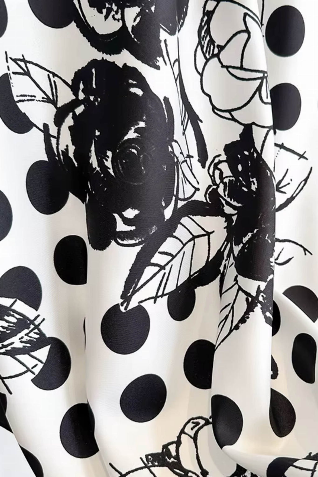 Apaszka, Model: F263-1//T35//14, Kolor: biały, Skład materiału: 100% Poliester, Przeznaczenie: Wielosezonowe, Wymiary(długość/szerokość): 90cm/90cm (Apaszka, zdjęcie 4)