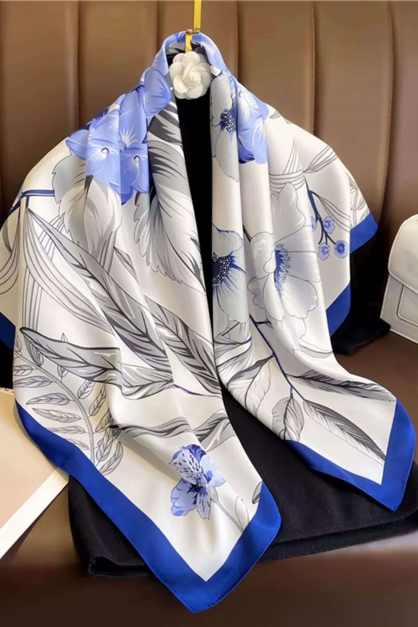 Apaszka, Model: F259-2//T36//15, Kolor: chabrowy, Skład materiału: 100% Poliester, Przeznaczenie: Wielosezonowe, Wymiary(długość/szerokość): 90cm/90cm (Apaszka, zdjęcie 2)