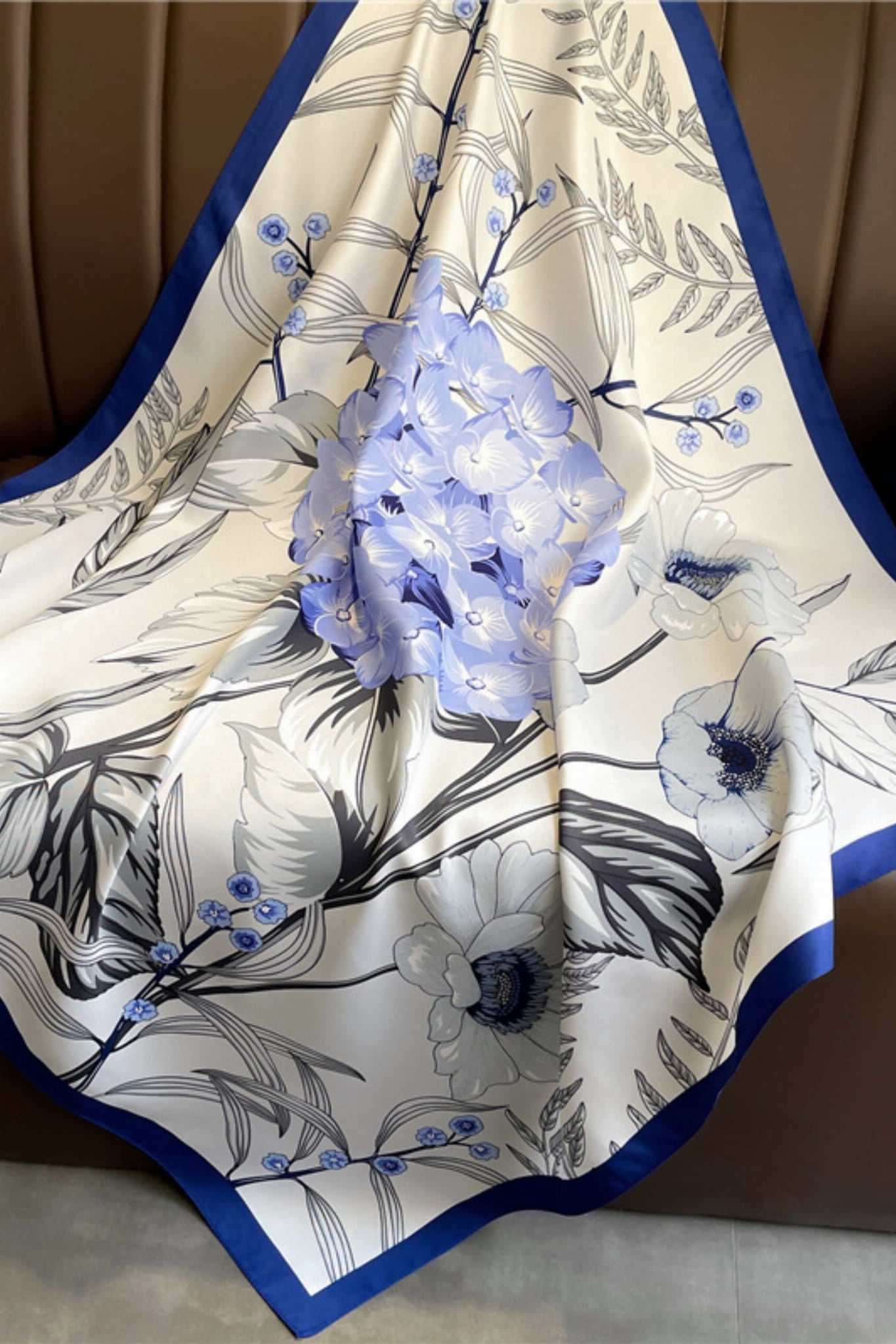 Apaszka, Model: F259-2//T36//15, Kolor: chabrowy, Skład materiału: 100% Poliester, Przeznaczenie: Wielosezonowe, Wymiary(długość/szerokość): 90cm/90cm (Apaszka, zdjęcie 3)