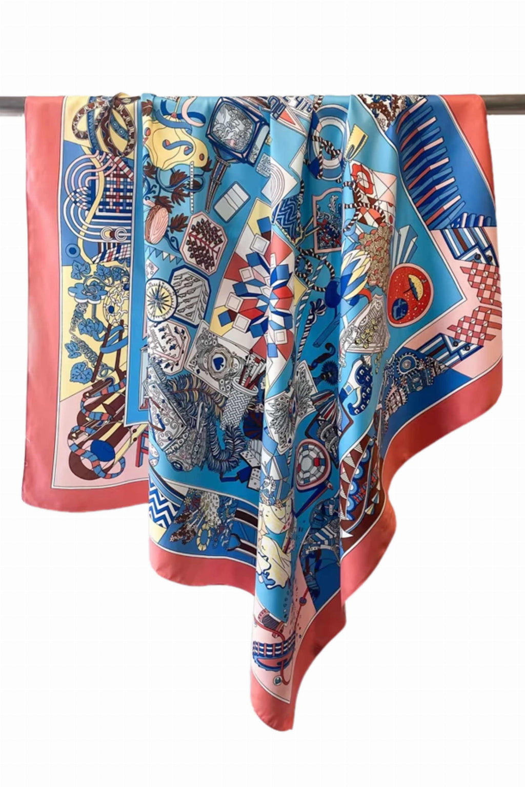 Detal apaszki z lekkiego, jedwabistego poliestru w odcieniach błękitu i koralu | KAMEA | Spironik.pl