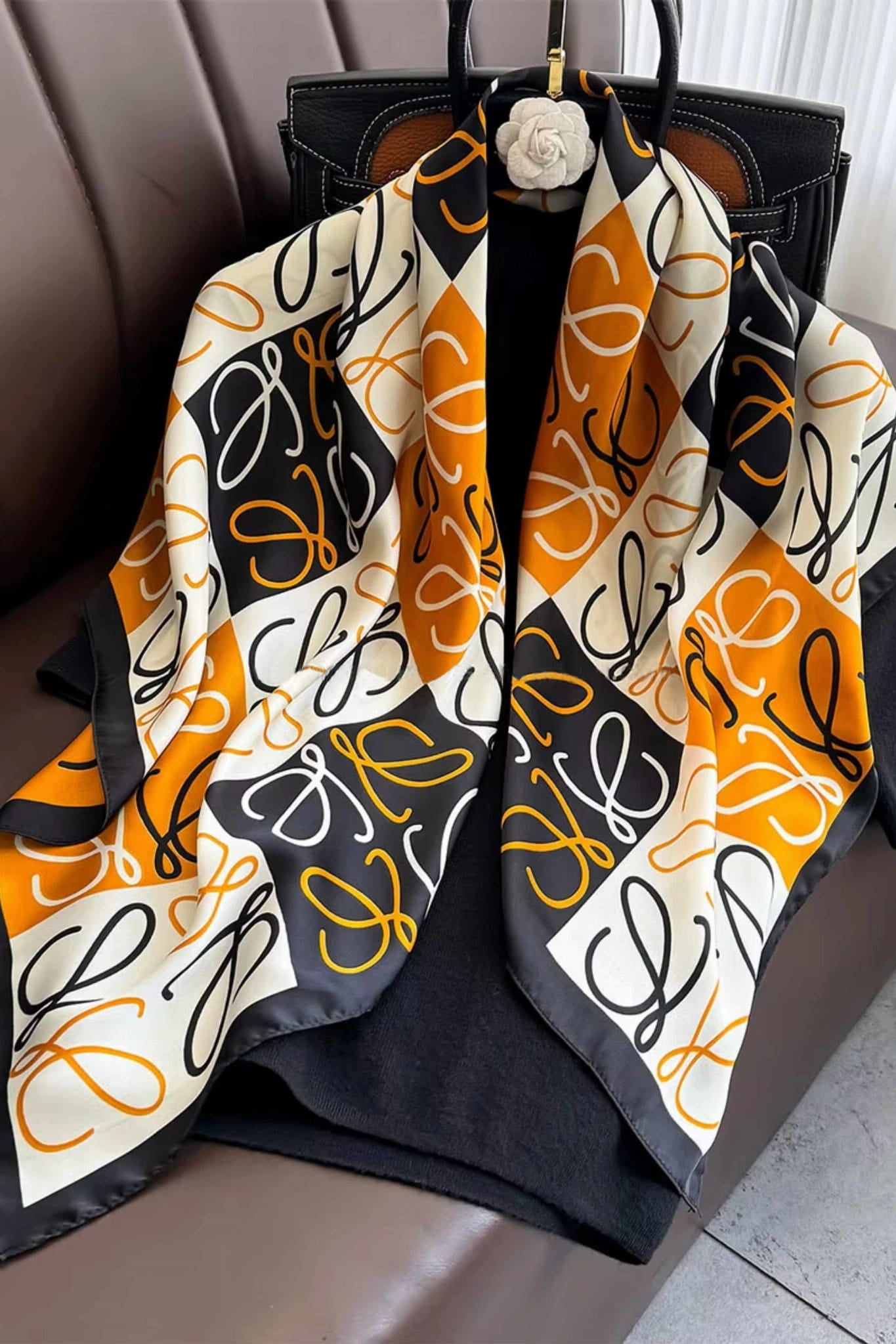 Apaszka, Model: F219-1//T35//14, Kolor: pomarańczowy, Skład materiału: 100% Poliester, Przeznaczenie: Wielosezonowe, Wymiary(długość/szerokość): 90cm/90cm (Apaszka, zdjęcie 5)