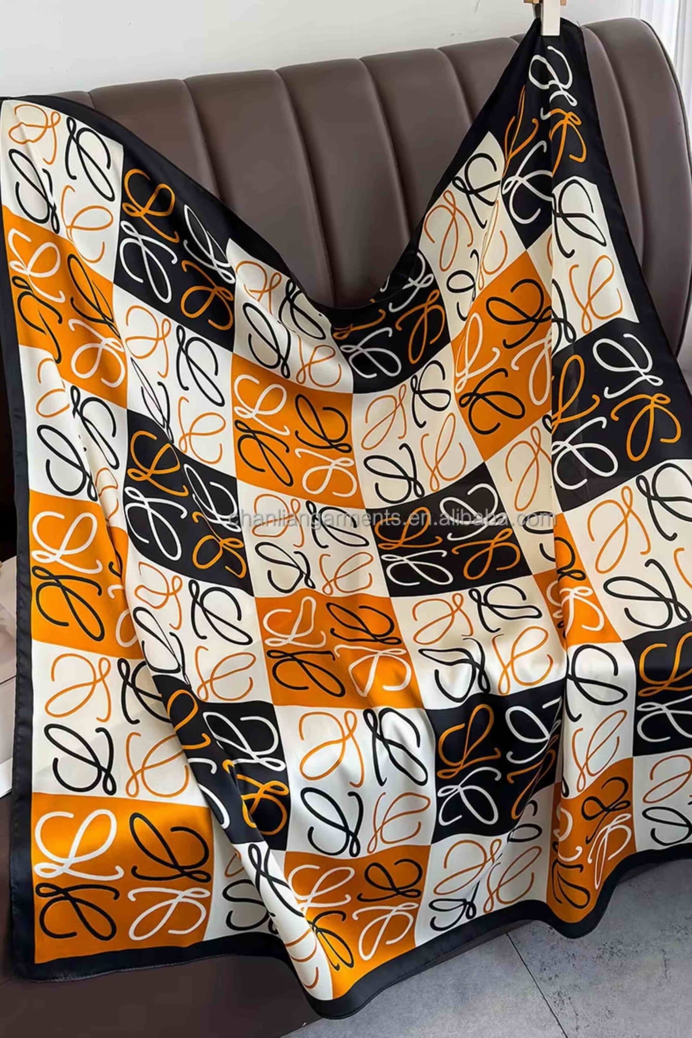 Apaszka, Model: F219-1//T35//14, Kolor: pomarańczowy, Skład materiału: 100% Poliester, Przeznaczenie: Wielosezonowe, Wymiary(długość/szerokość): 90cm/90cm (Apaszka, zdjęcie 4)