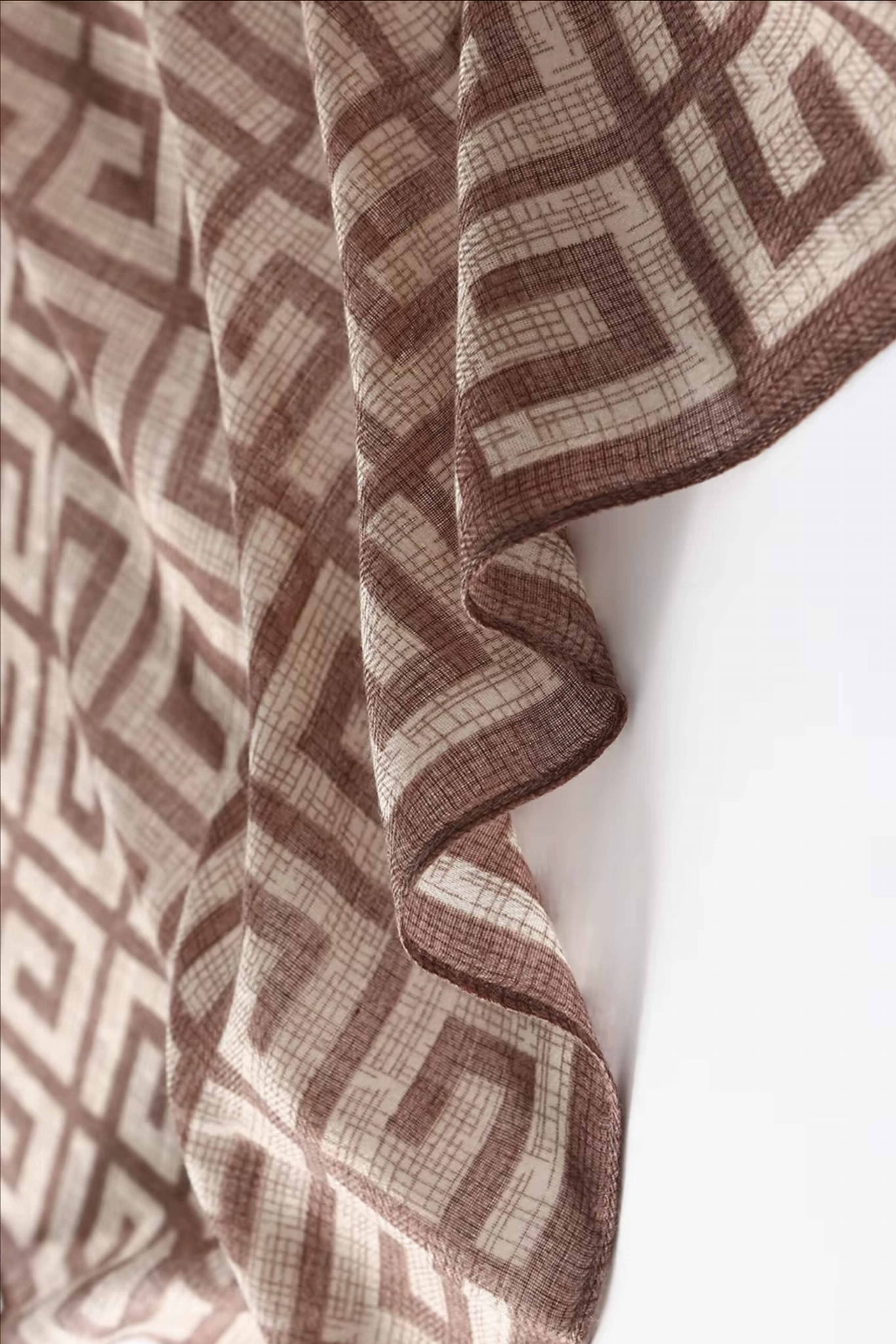 Apaszka, Model: F216-2//T35//14, Kolor: jasny brązowy, Skład materiału: 100% Poliester, Przeznaczenie: Wielosezonowe, Wymiary(długość/szerokość): 90cm/90cm (Apaszka, zdjęcie 5)