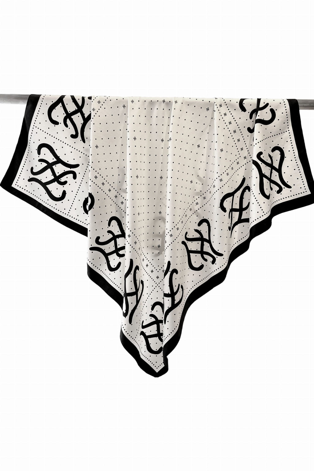 Apaszka, Model: F204-1//T39//18, Kolor: biały, Skład materiału: 100% Poliester, Przeznaczenie: Wielosezonowe, Wymiary(długość/szerokość): 90cm/90cm