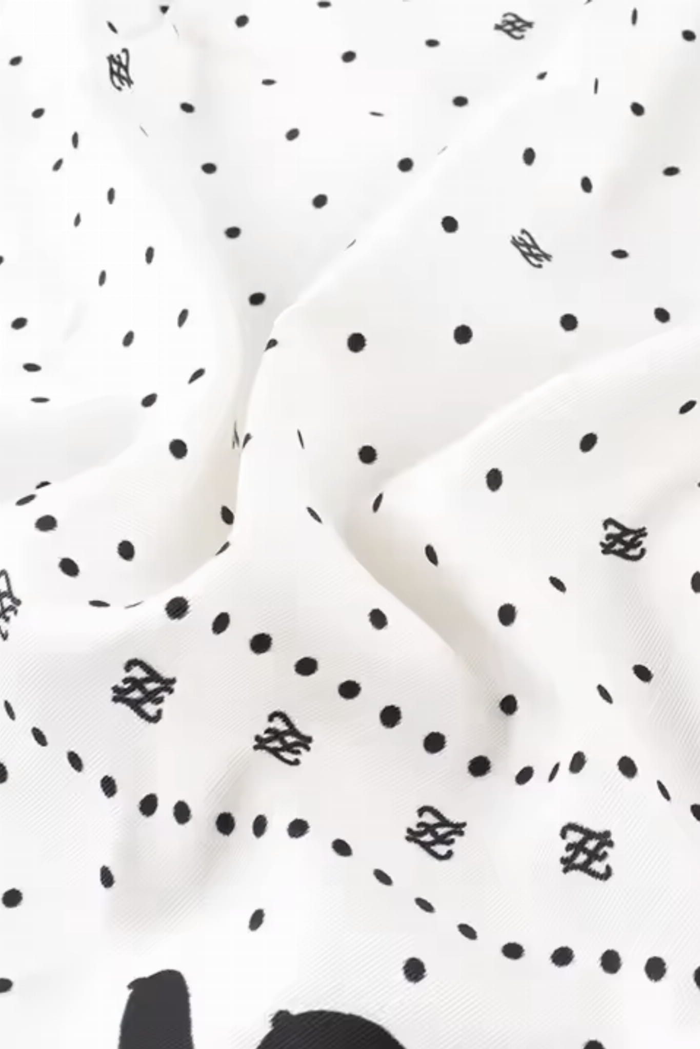 Widok apaszki z boku, prezentujący elegancki wzór i klasyczny krój | KAMEA | Spironik.pl