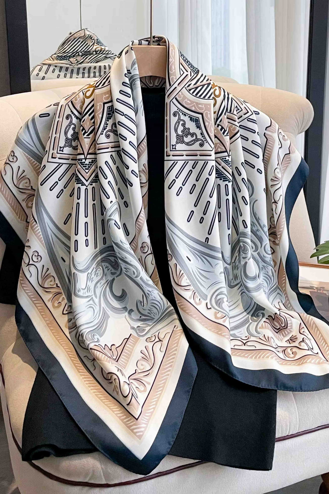 Apaszka, Model: F191-2//T37//16, Kolor: beżowy, Skład materiału: 100% Poliester, Przeznaczenie: Wielosezonowe, Wymiary(długość/szerokość): 90cm/90cm