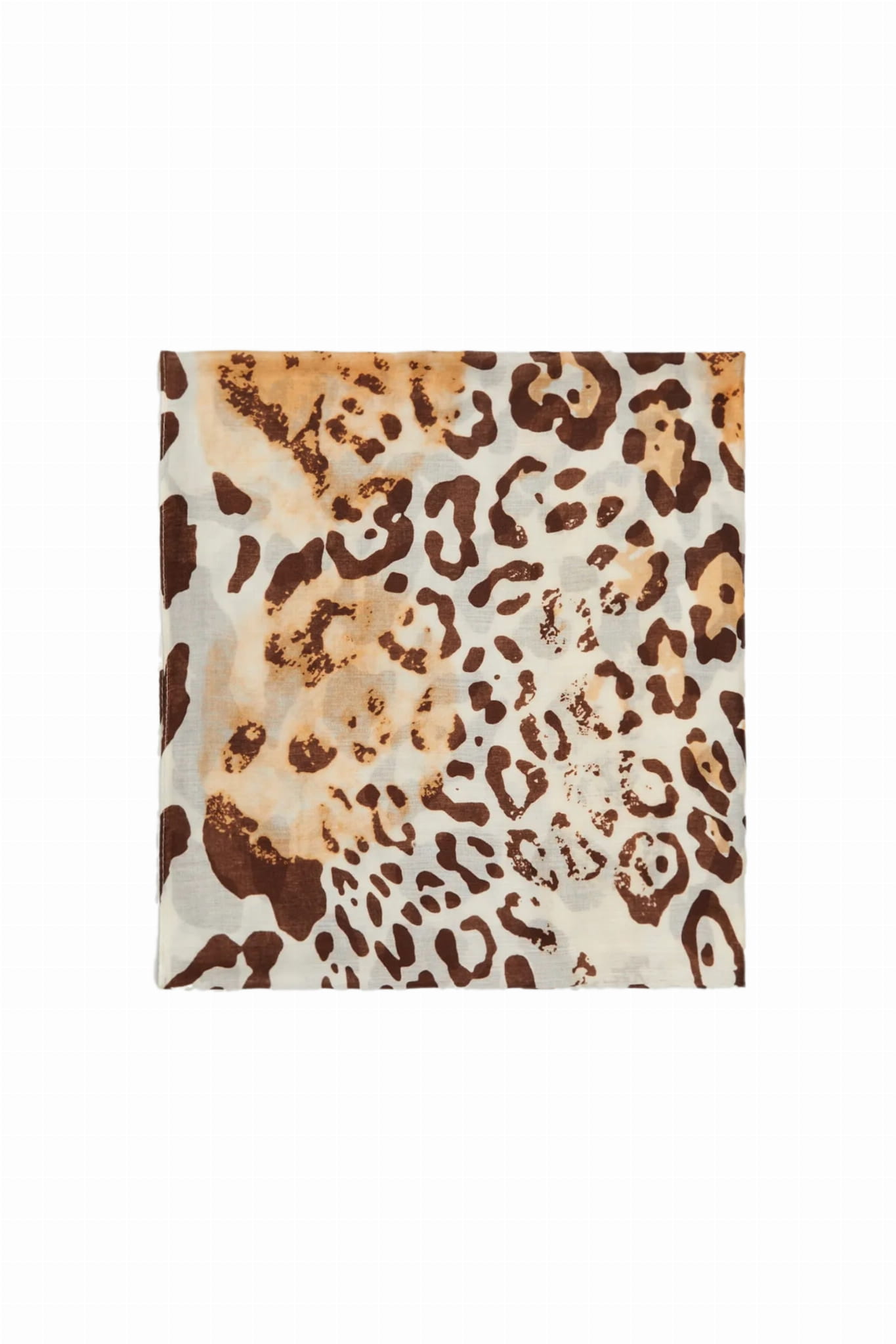 Bok szala ukazujący jego lekkość i przewiewność, idealny na różne pory roku | KAMEA | Spironik.pl