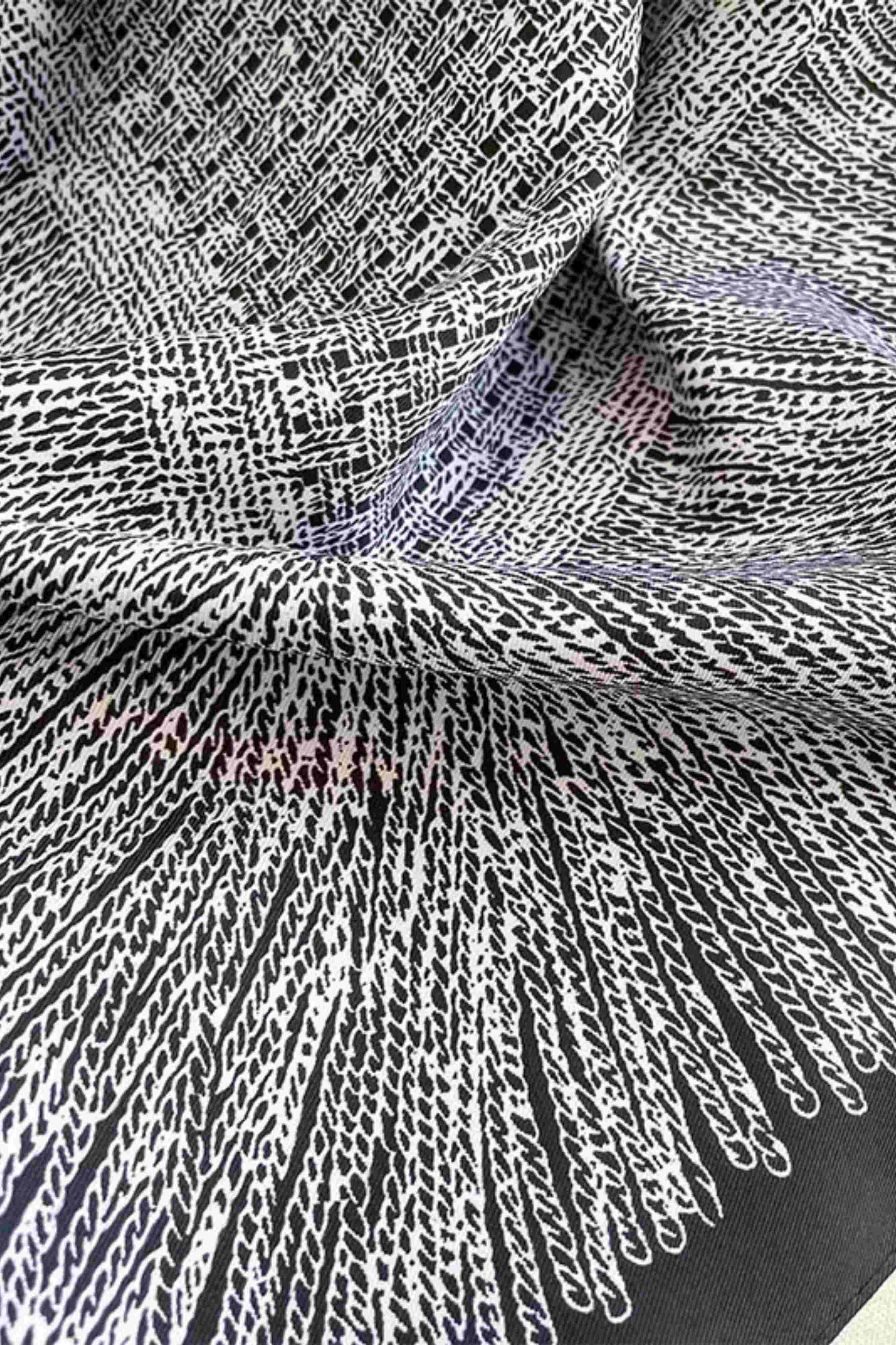 Apaszka, Model: F130//T34//13, Kolor: szary, Skład materiału: 100% Poliester, Przeznaczenie: Wielosezonowe, Wymiary(długość/szerokość): 90cm/90cm (Apaszka, zdjęcie 5)