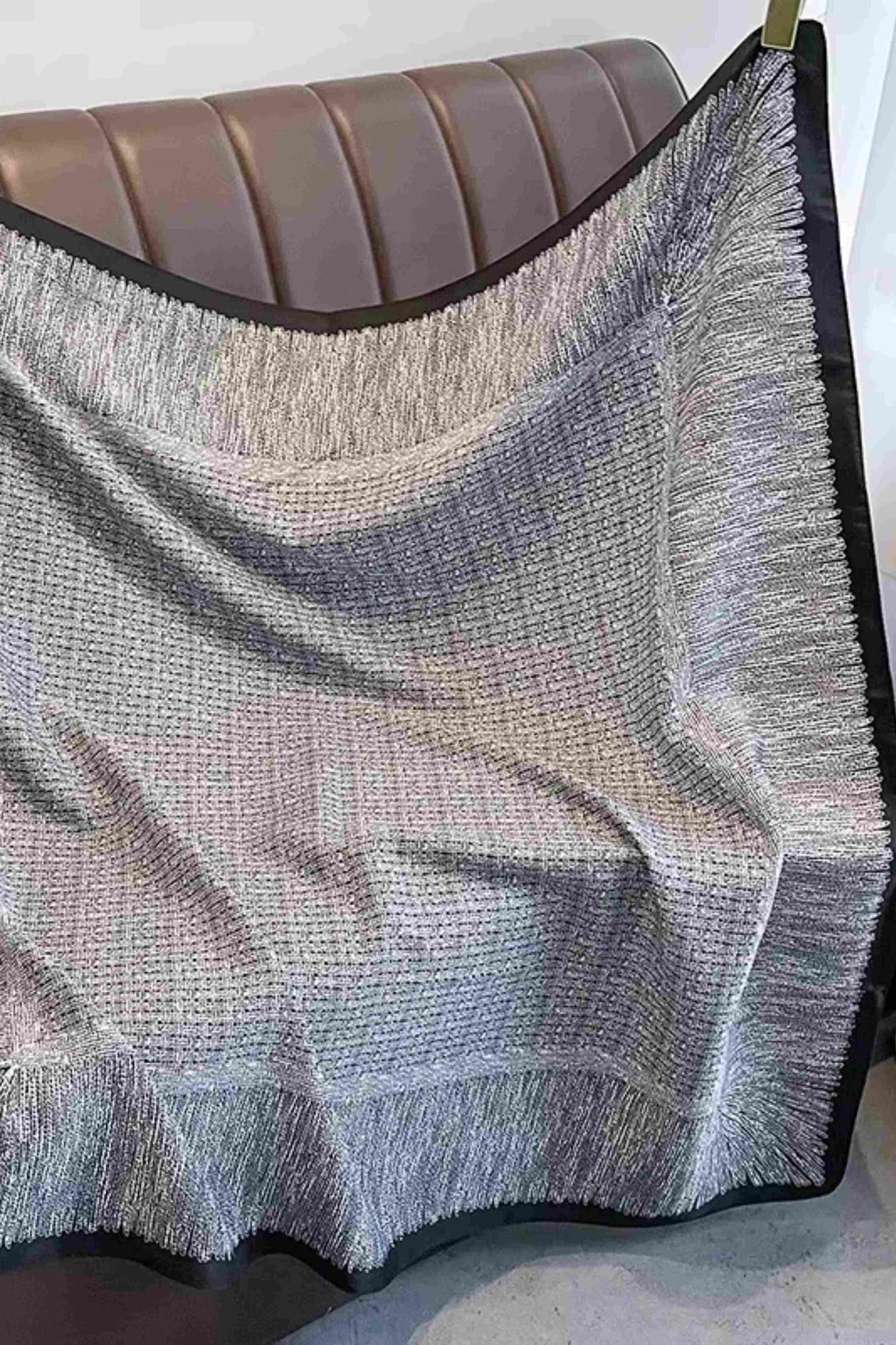 Apaszka, Model: F130//T34//13, Kolor: szary, Skład materiału: 100% Poliester, Przeznaczenie: Wielosezonowe, Wymiary(długość/szerokość): 90cm/90cm (Apaszka, zdjęcie 7)