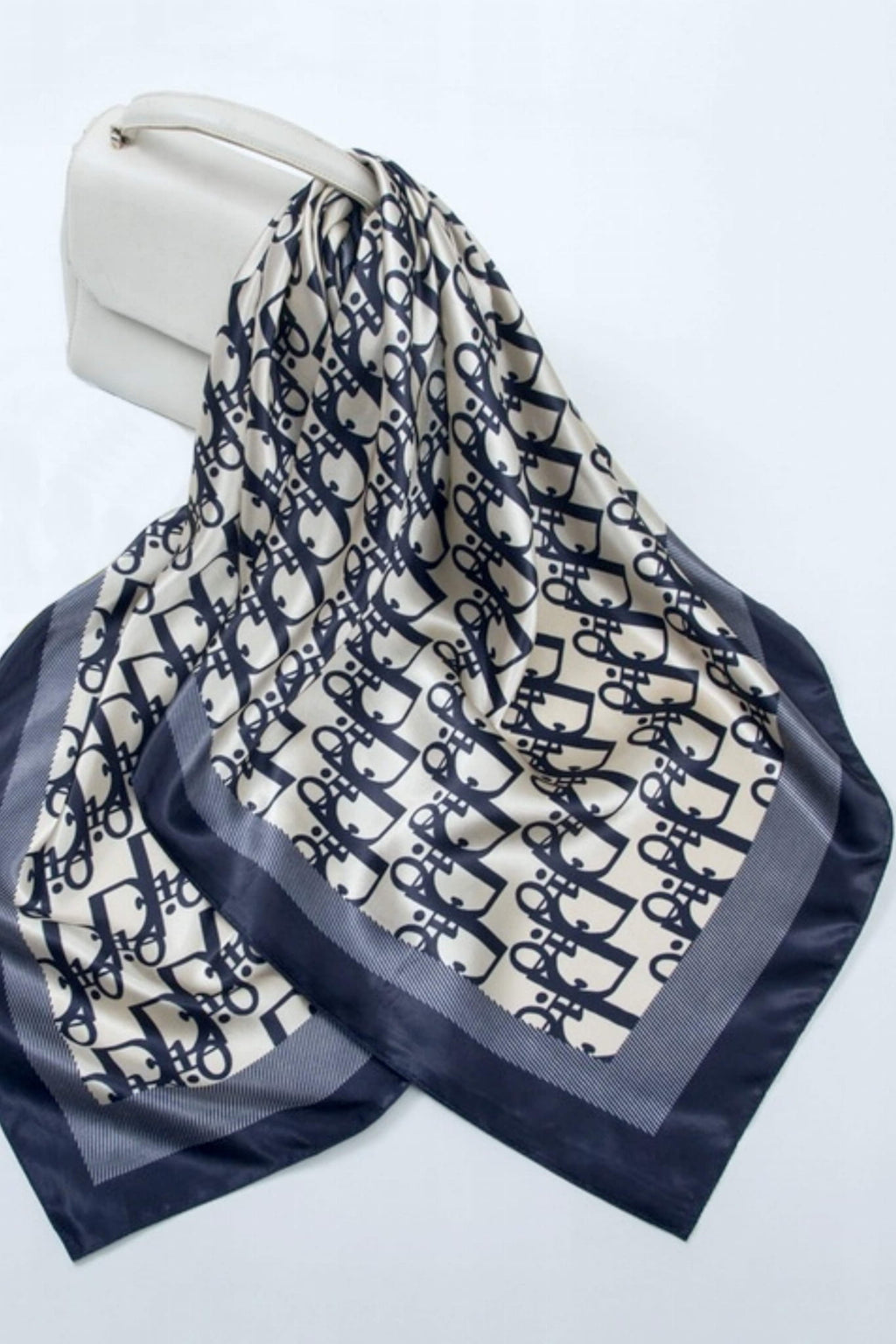 Apaszka, Model: F118//T34//13, Kolor: ekru, Skład materiału: 100% Poliester, Przeznaczenie: Wielosezonowe, Wymiary(długość/szerokość): 90cm/90cm (Apaszka, zdjęcie 2)