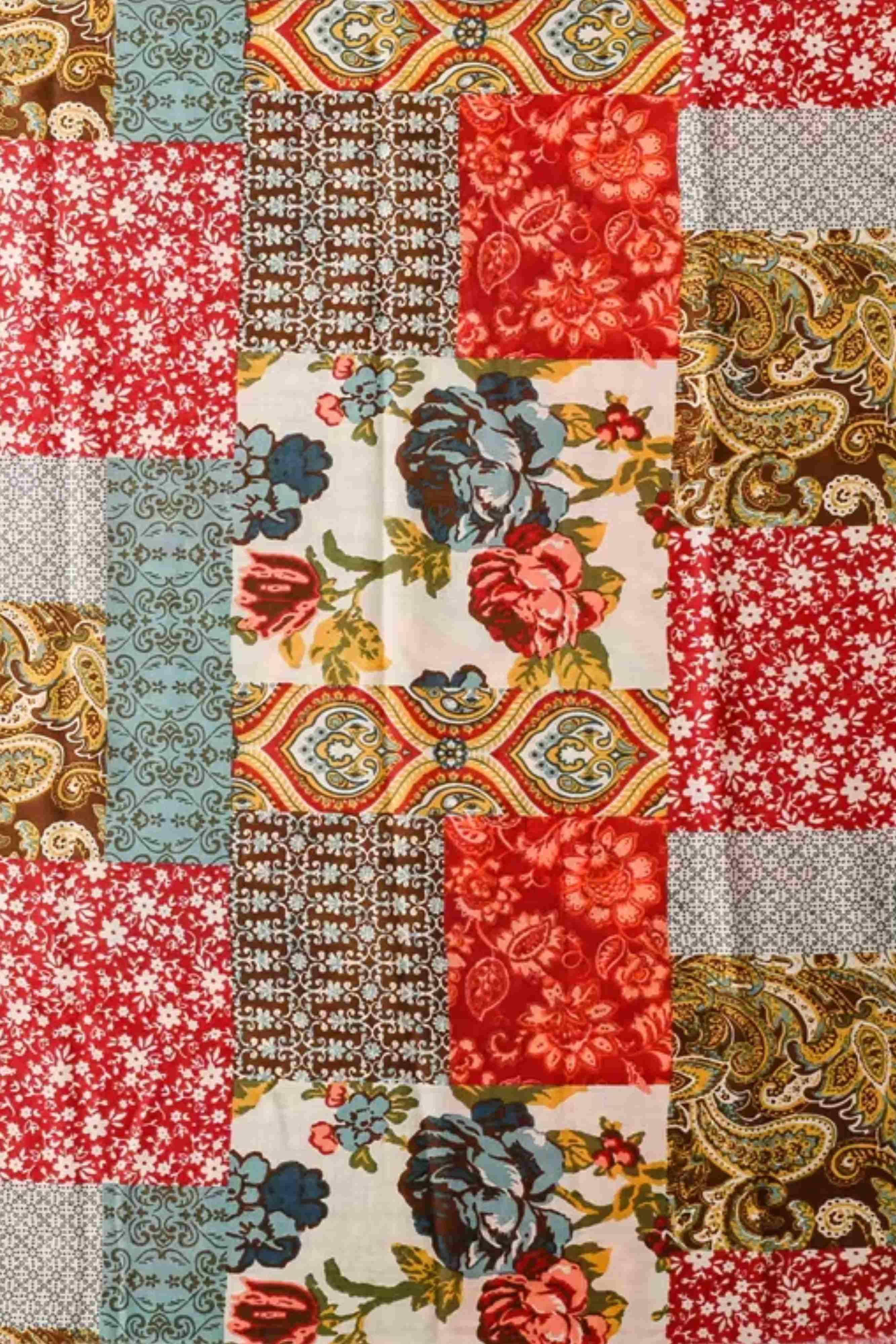 Szal w użyciu jako lekka narzutka na ramiona, idealny na wiosenne i letnie dni | KAMEA | Spironik.pl