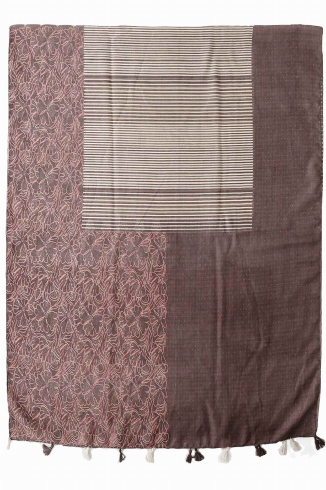 Szal na wieszaku, ukazujący jego wielosezonowe zastosowanie w codziennych stylizacjach | KAMEA | Spironik.pl