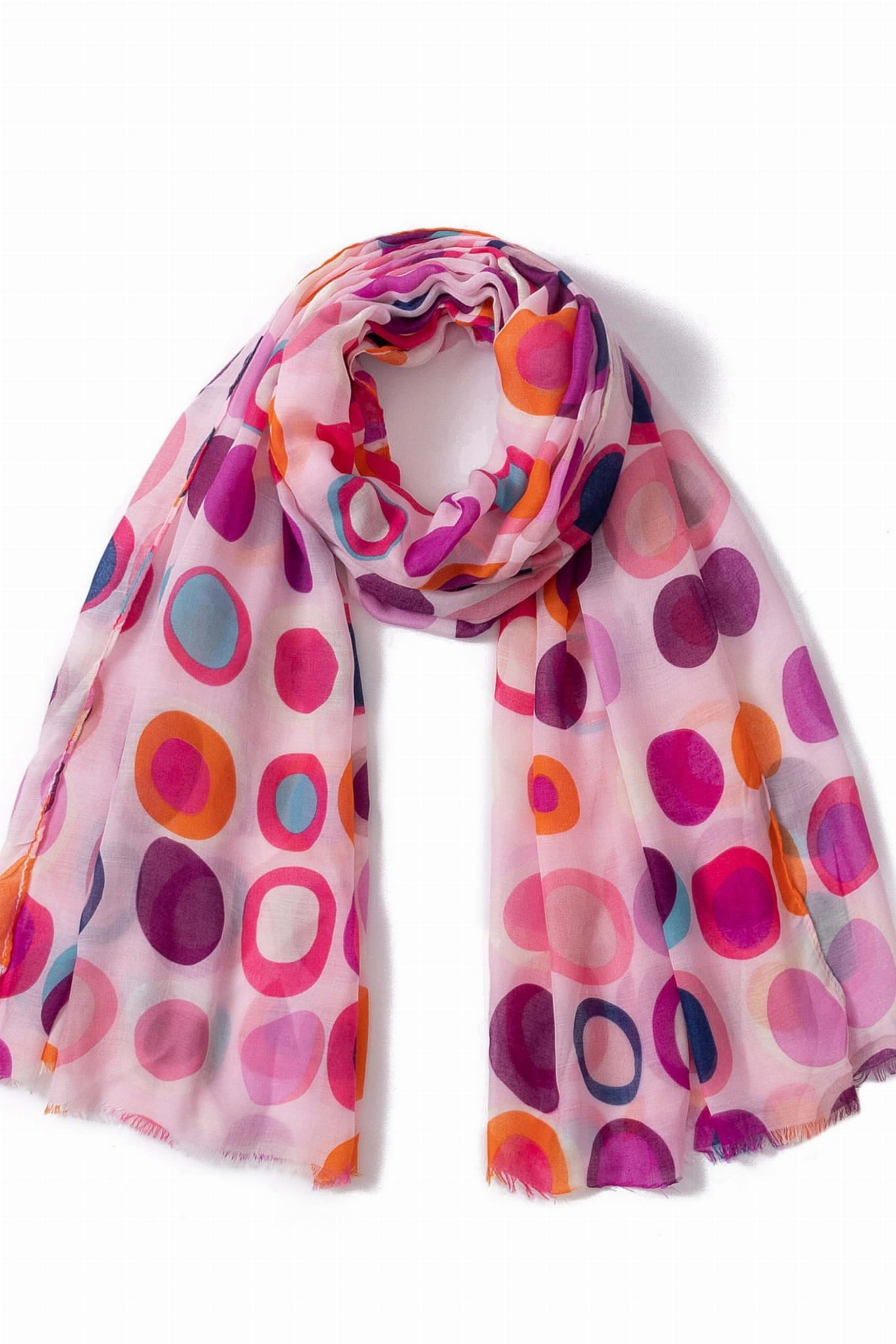 Detal szala w kropki, wykonany z 50% bawełny i 50% wiskozy, idealny na cieplejsze dni | KAMEA | Spironik.pl