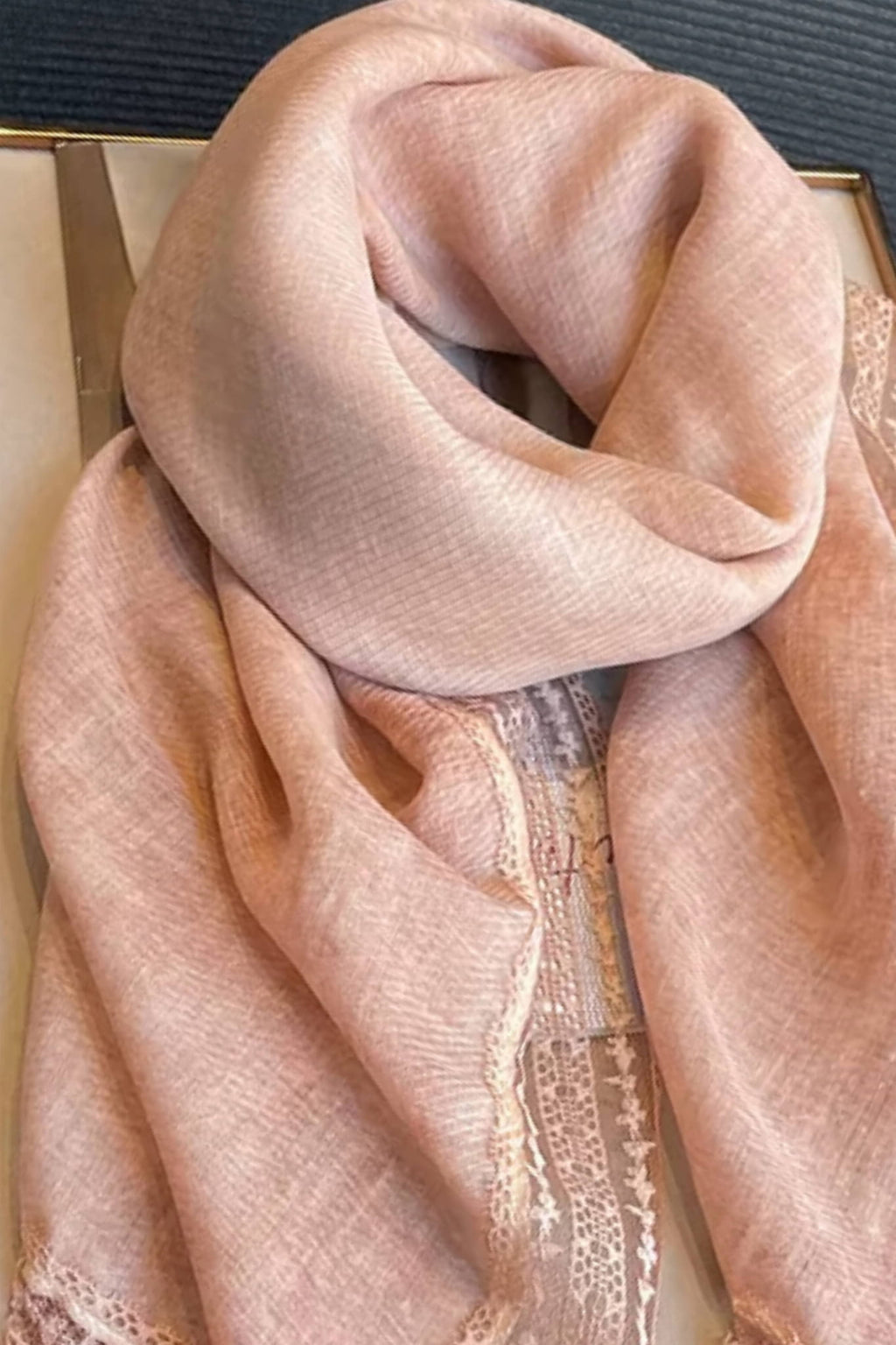 Wygodna chusta z miękkiej bawełny, z dodatkiem poliestru, w kolorze pudrowego różu | KAMEA | Spironik.pl