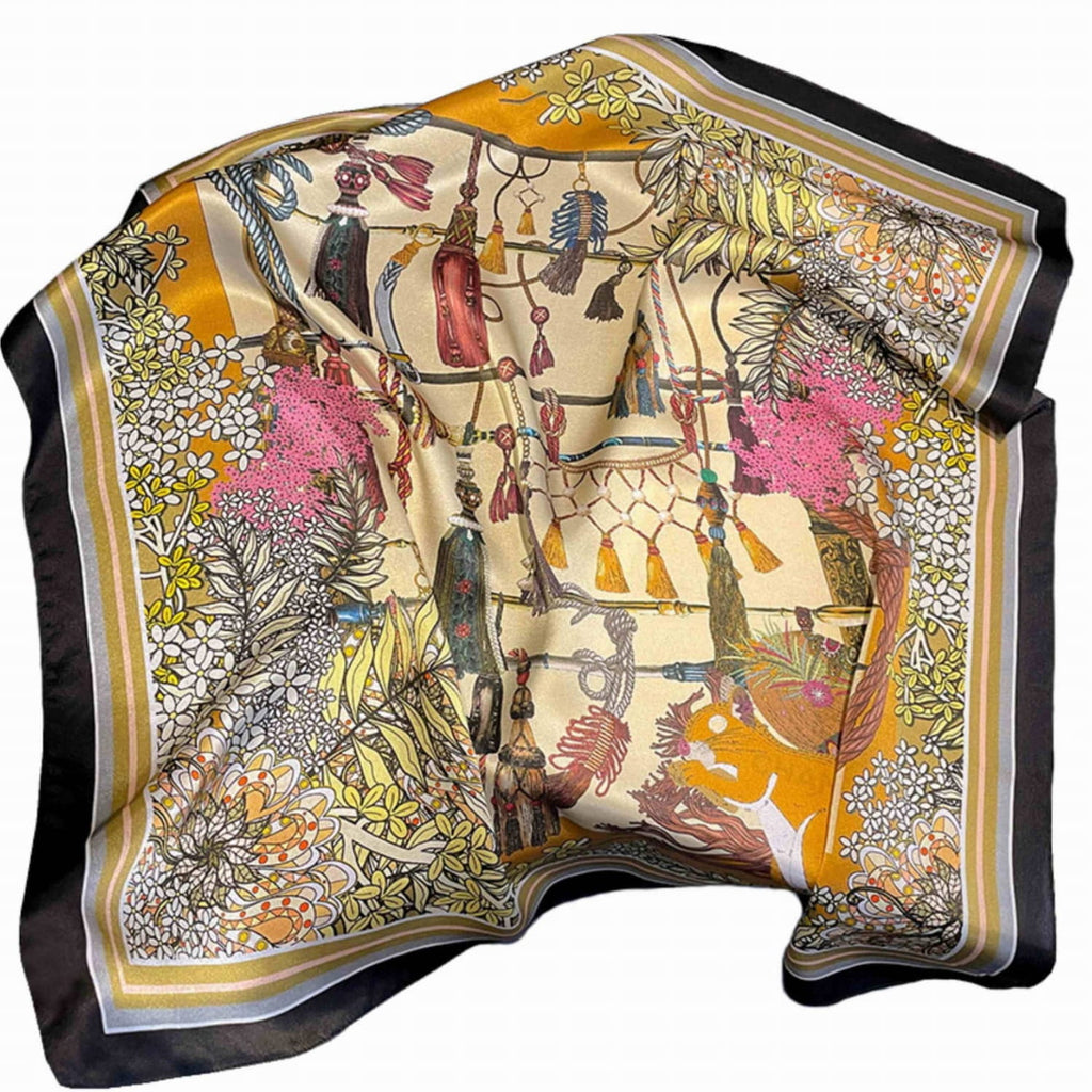 Apaszka w użyciu, stylowo noszona na szyi, podkreślająca elegancję i oryginalność każdej stylizacji | KAMEA | Spironik.pl