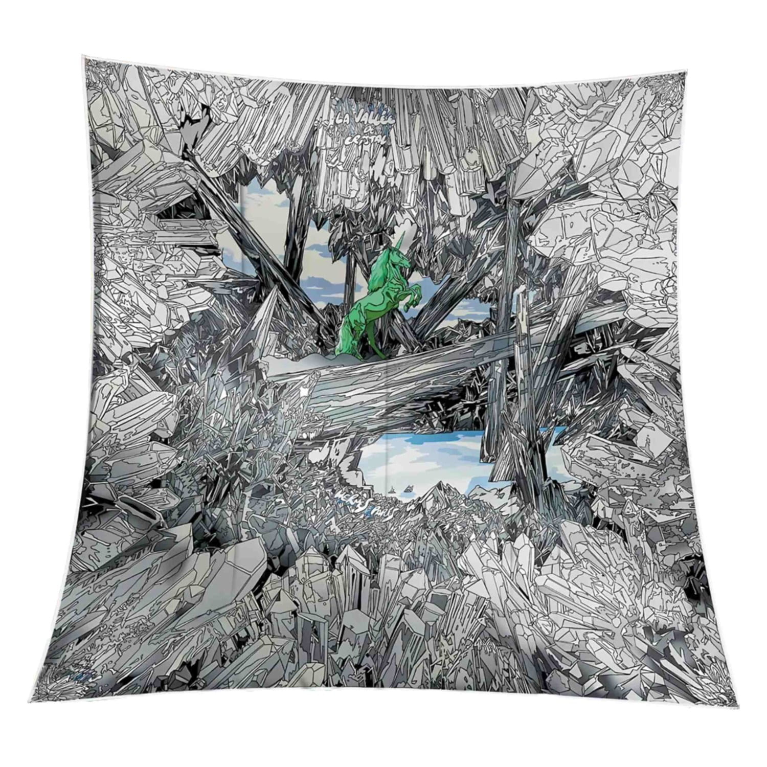 Skala apaszki "Crystal Valley" w porównaniu do dłoni, ukazująca jej rozmiar 70x70 cm | KAMEA | Spironik.pl