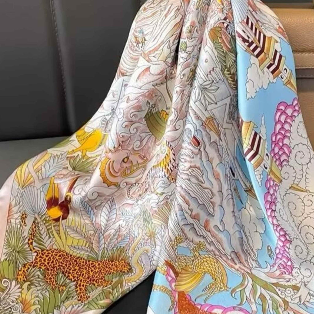 Apaszka Magic Journey noszona na szyi, podkreślająca styl i elegancję | KAMEA | Spironik.pl