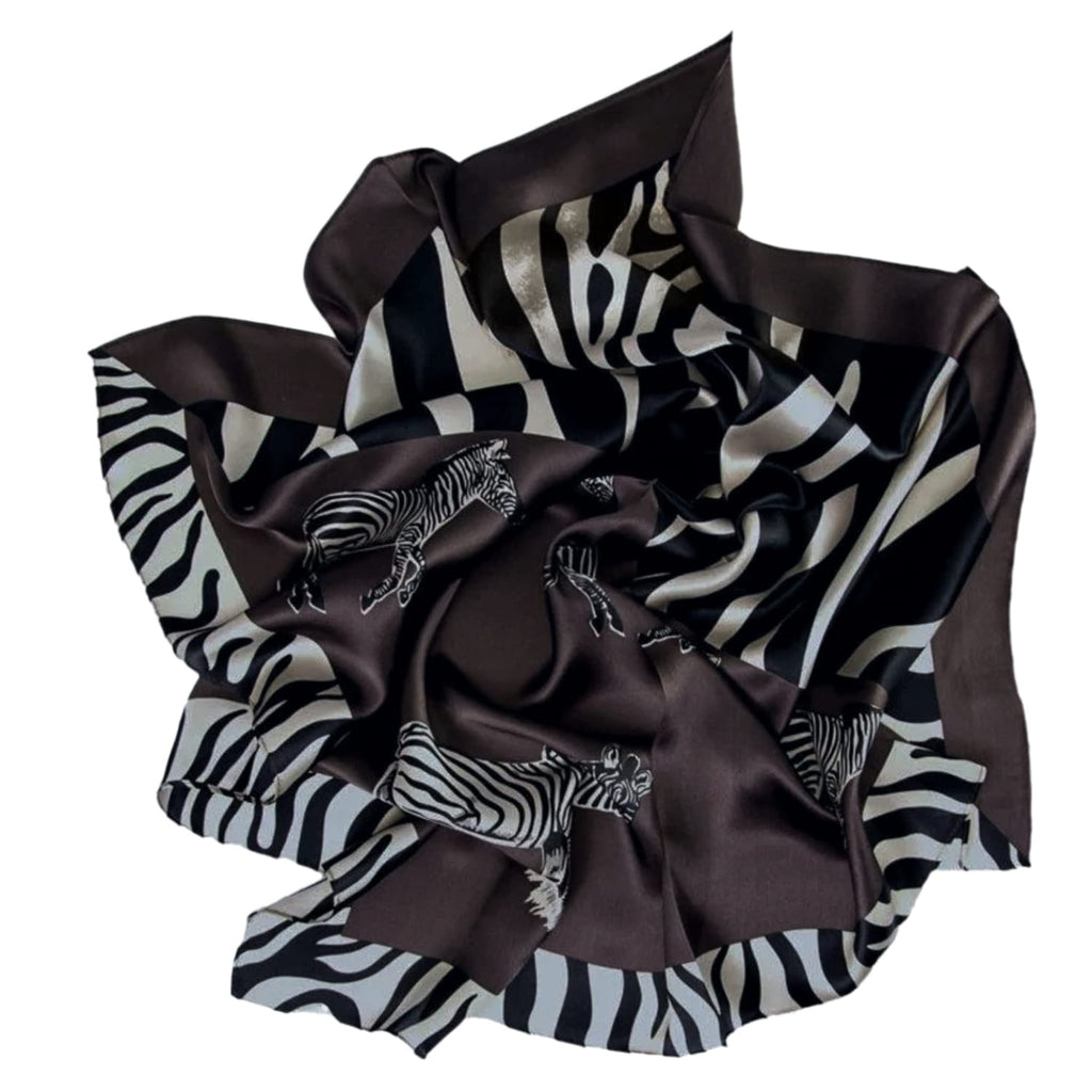 Widok boku apaszki, ukazujący jej delikatną fakturę i naturalny jedwab | KAMEA | Spironik.pl