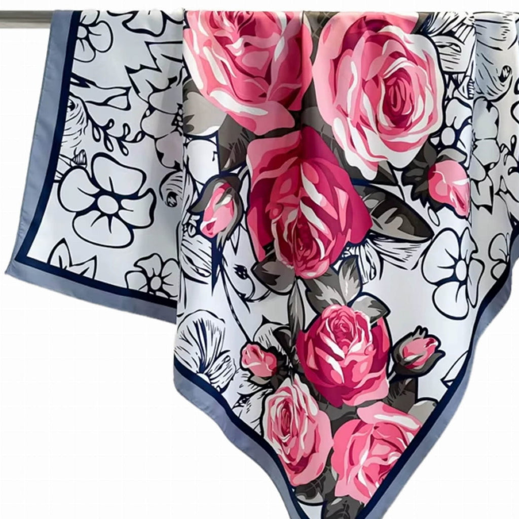 Bok apaszki „Różany Ogród” ukazujący lekkość i subtelny połysk materiału imitującego jedwab | KAMEA | Spironik.pl