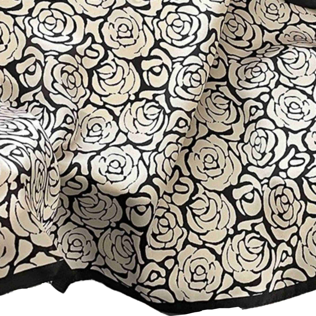 Apaszka złożona na stole, prezentująca swój klasyczny design i uniwersalne zastosowanie | KAMEA | Spironik.pl