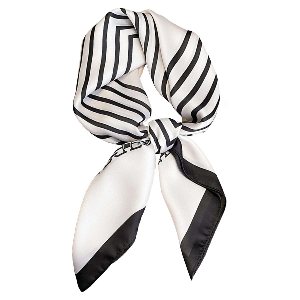 Geometryczny wzór apaszki z bliska, z wyraźnym motywem łańcucha na białym tle | KAMEA | Spironik.pl