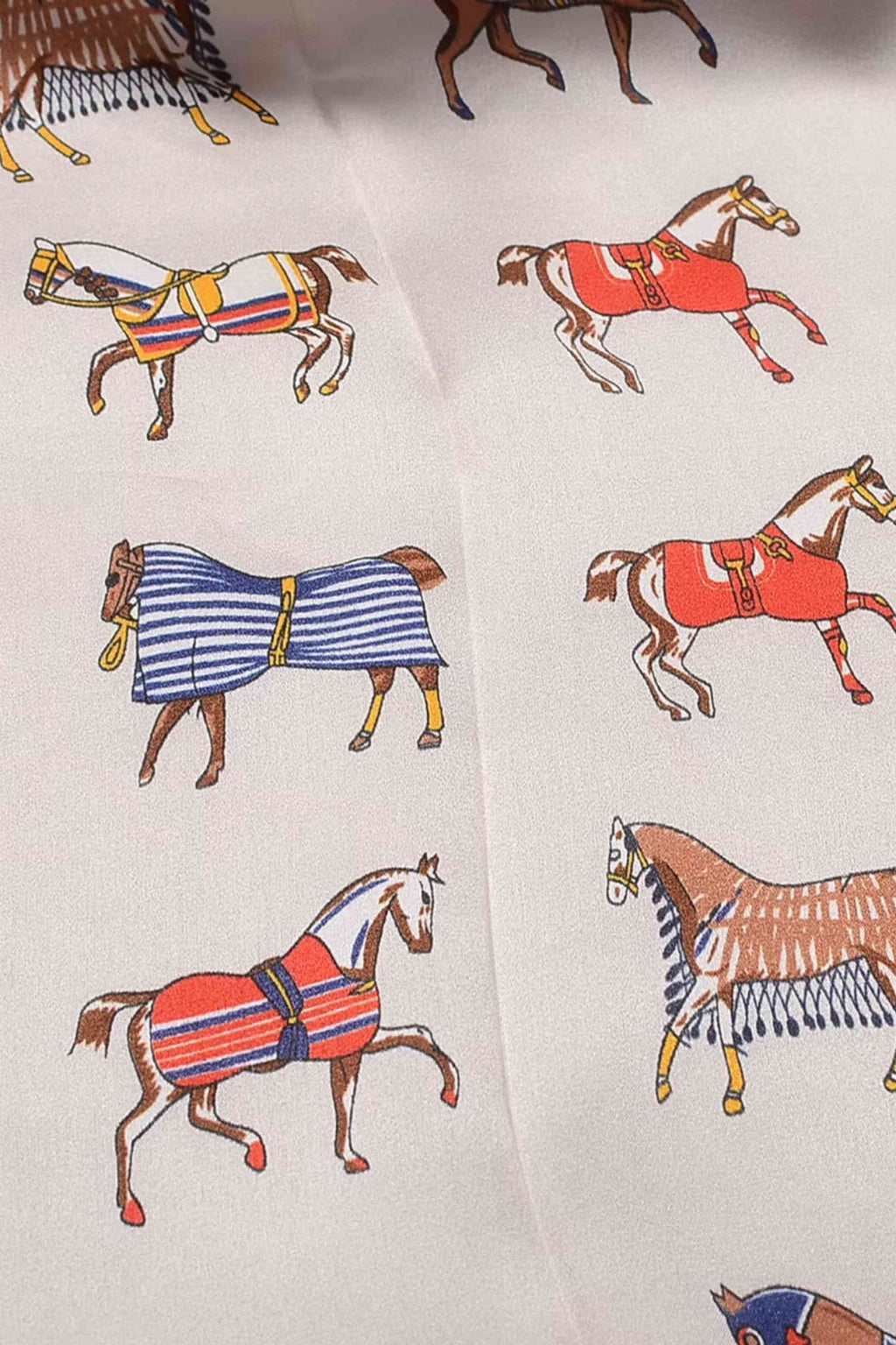 Wymiary apaszki 70x70 cm, doskonałe do noszenia na szyi lub jako dodatek | KAMEA | Spironik.pl