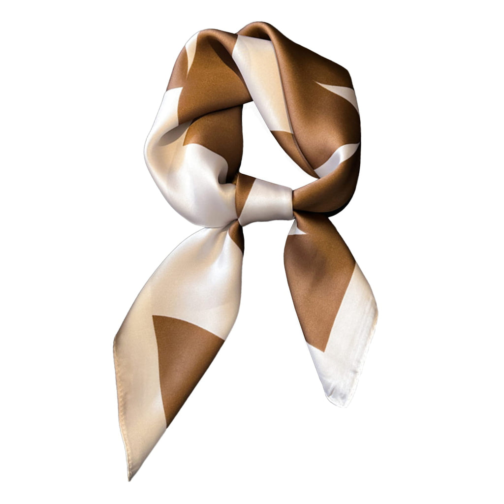 Widok z boku na apaszkę satynową, ukazujący jej miękką fakturę i elegancki design | KAMEA | Spironik.pl