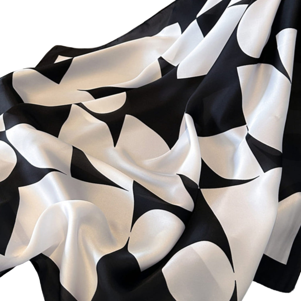 Widok z boku apaszki satynowej, prezentujący jej miękką fakturę i nowoczesny design | KAMEA | Spironik.pl