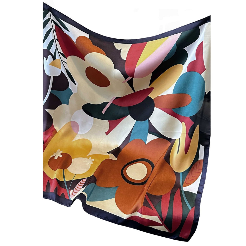 Bok apaszki 70x70 cm, prezentujący elegancki wzór kwiatowy oraz delikatny połysk materiału | KAMEA | Spironik.pl