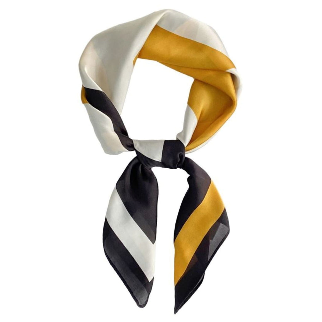 Widok z boku na apaszkę o wymiarach 70x70 cm, ukazujący jej lekkość i połyskujący materiał | KAMEA | Spironik.pl