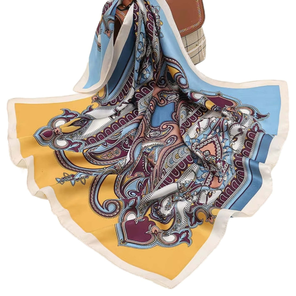 Zbliżenie na orientalny wzór apaszki, pełen ornamentów i symetrycznych kształtów | KAMEA | Spironik.pl