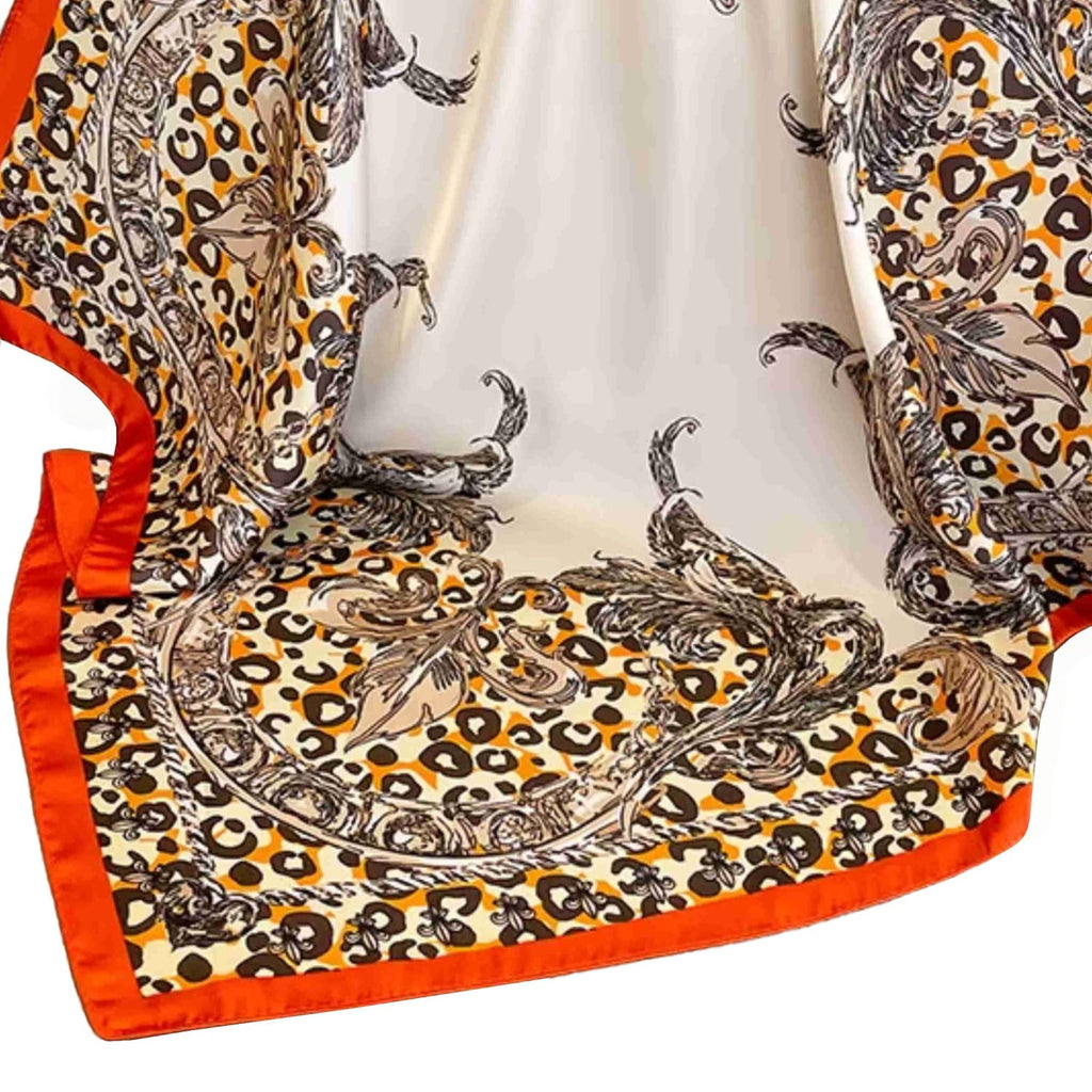 Apaszka w stylu glamour, idealna do eleganckich stylizacji, z pomarańczową ramką podkreślającą wzór | KAMEA | Spironik.pl