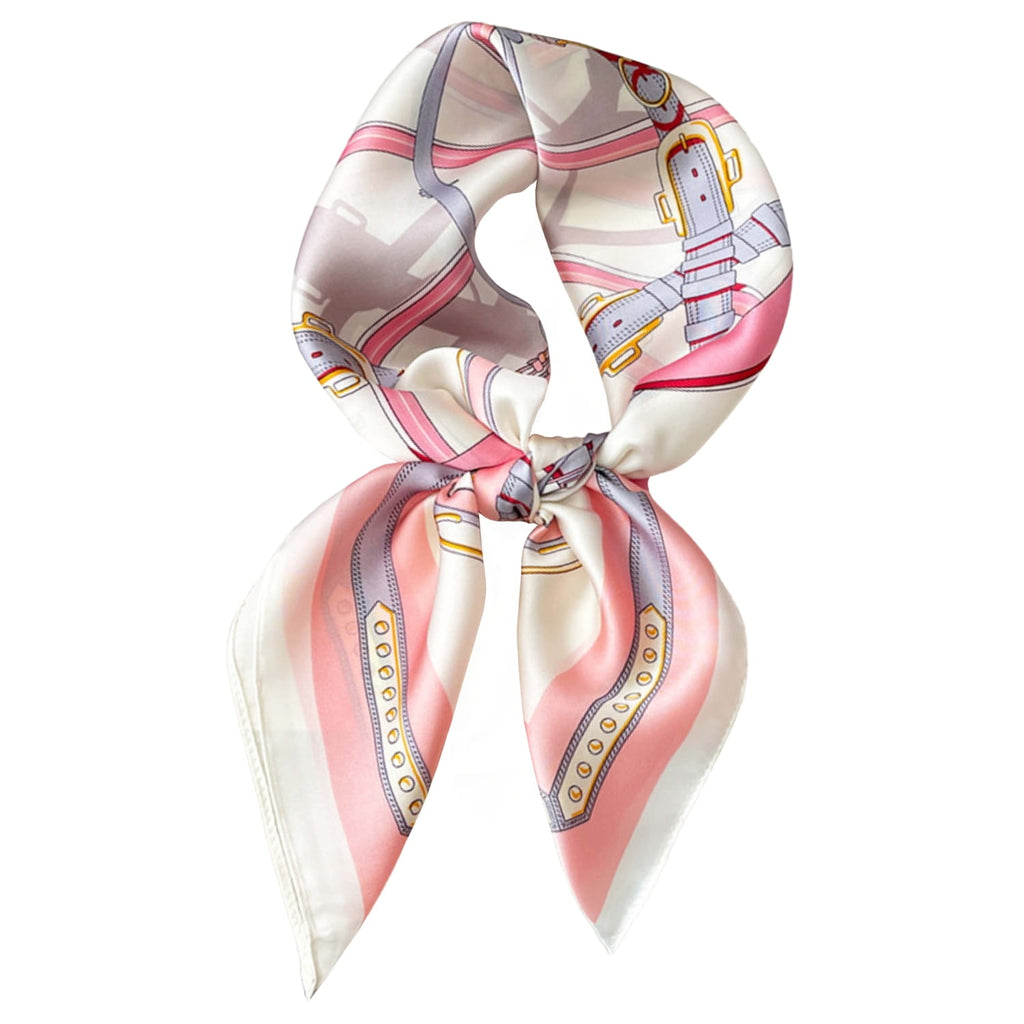 Kremowe tło apaszki z motywem jeździeckim, doskonałe do codziennych stylizacji i na prezent | KAMEA | Spironik.pl