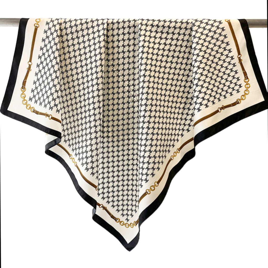 Zbliżenie na ramkę apaszki, podkreślające detal w złotym kolorze | KAMEA | Spironik.pl