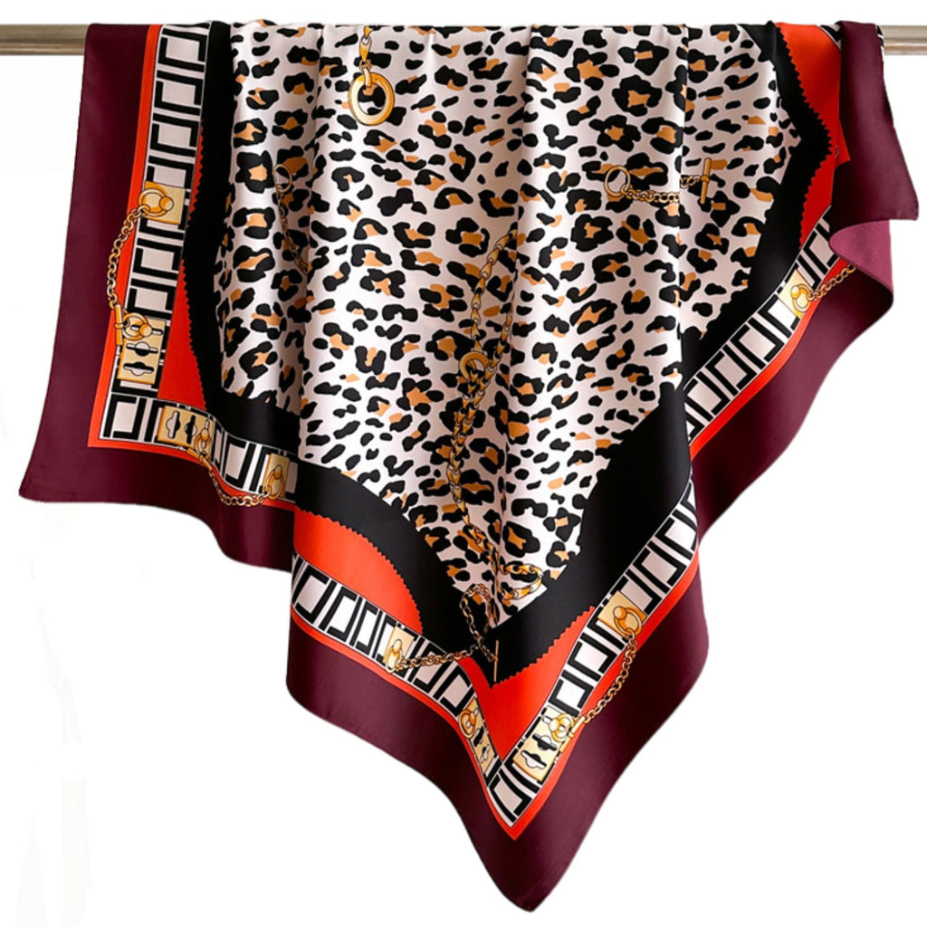 Boczny widok apaszki z dekoracyjną ramką, ukazujący jej luksusowy design i fakturę materiału | KAMEA | Spironik.pl