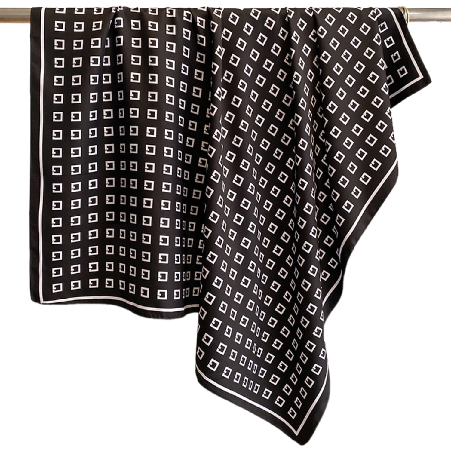 Bok apaszki z geometrycznym motywem, podkreślający jej nowoczesny charakter i elegancję | KAMEA | Spironik.pl