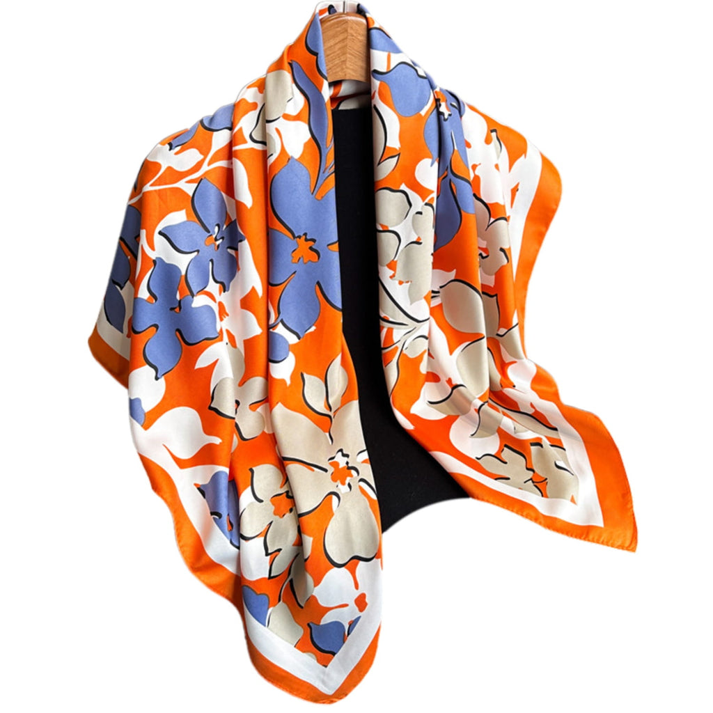 Apaszka „Pomarańczowy Ogród” z bliska, ukazująca intensywne kolory i kwiatowy print | KAMEA | Spironik.pl