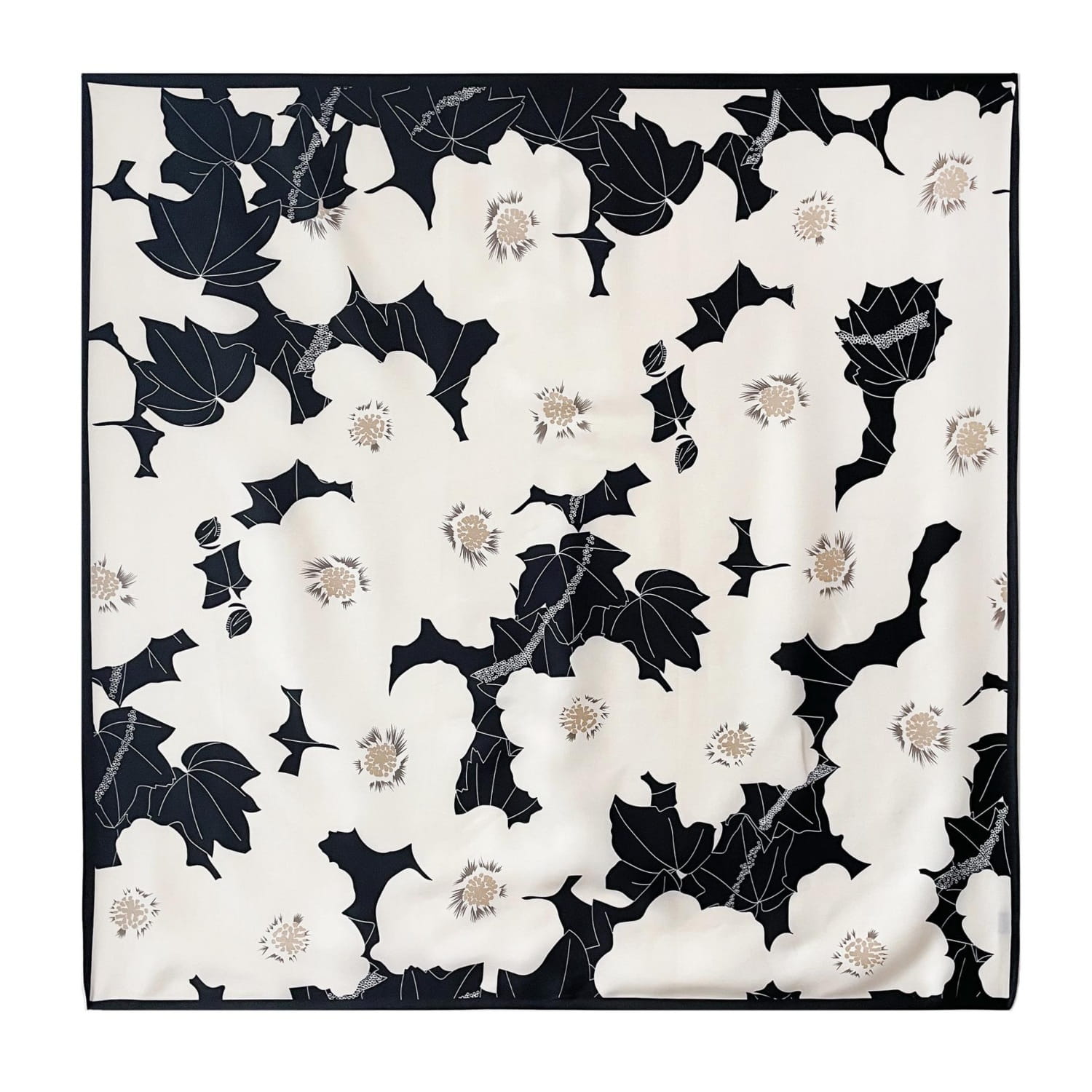 Bok apaszki 90x90 cm, wykonanej z imitacji jedwabiu, ukazujący jej miękką fakturę | KAMEA | Spironik.pl