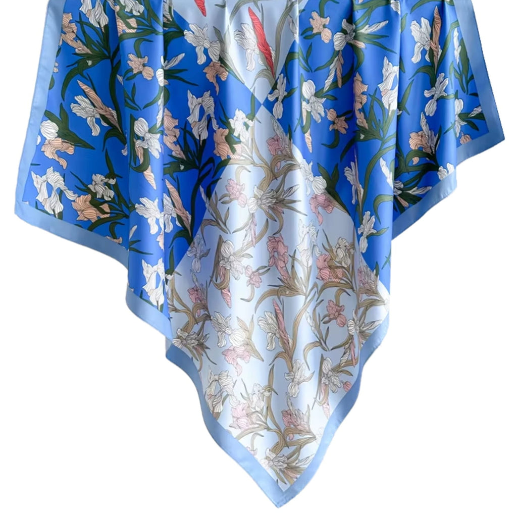 Boczny widok apaszki „Błękitny Irys” ukazujący jej delikatną fakturę i elegancki styl | KAMEA | Spironik.pl